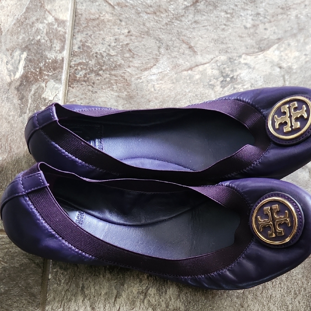 Tory Burch Caroline Purple Flats with Gold Logo Size 8